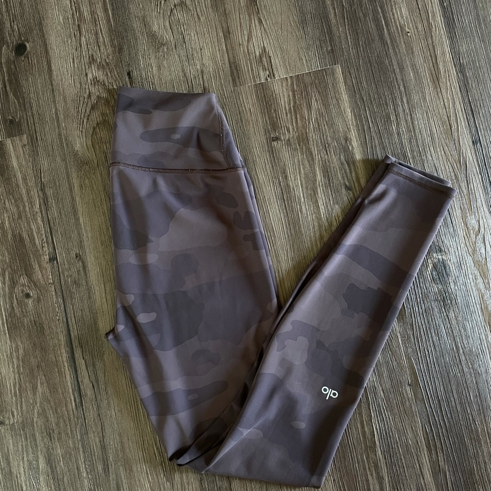 Women ALO yoga leggings camo